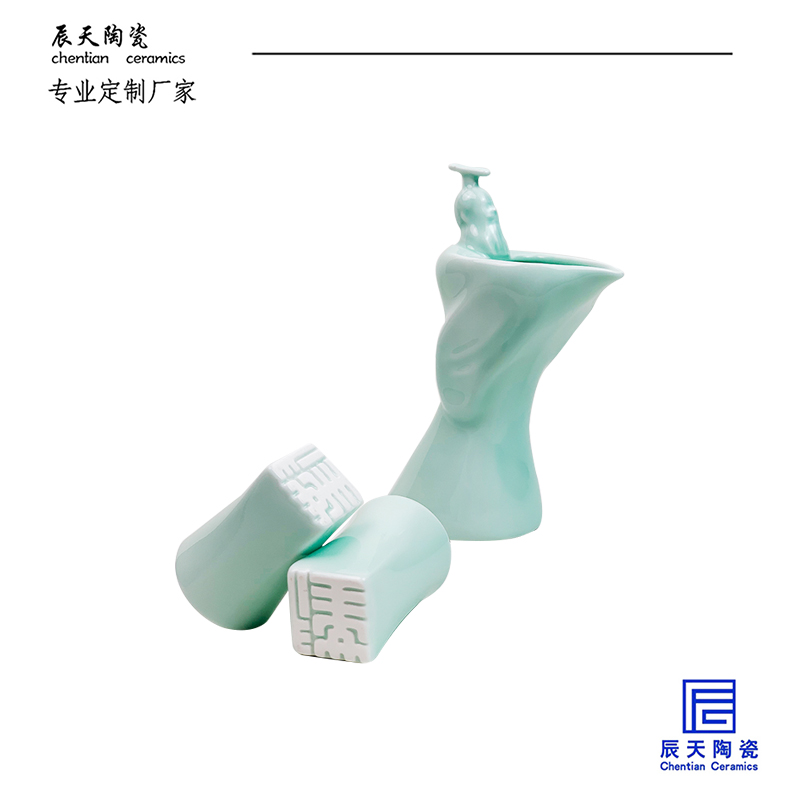 <b>客戶定制 復(fù)古人物白色陶瓷曹操酒具</b>